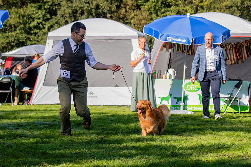 Newton bei der Gangwerkprobe vom Richter weg