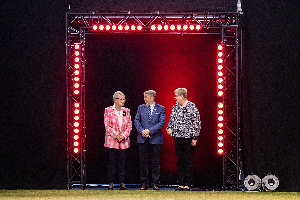 Aufstellung der drei Richter, die alle herzlich lachen