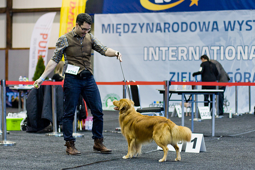 Edison posiert für den Gewinn der Championklasse