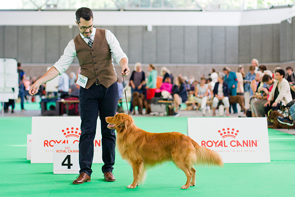 Edison posiert als Viertplatzierter neben Stephan